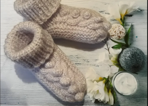 Пинетки на ДВУХ спицах. Вяжем детям.  Размер 11-12 см. (6-12 месяцев).