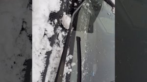 Лайфхак . чтобы дворники не примерзали к лобовому стеклу просто и надежно и бесплаьно .