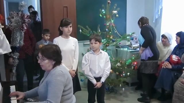 Детский Рождественский праздник в воскресной школе храма Космы и Дамиана в Саратове смотреть онлайн