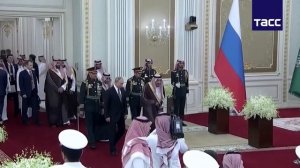 Путин прибыл во дворец короля Саудовской Аравии-HwN1fl2v2eU.mp4