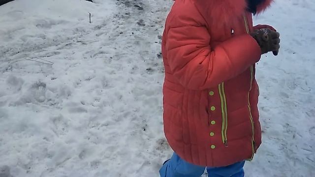 У деревенских детей общение с животными всегда во дворе смотреть онлайн