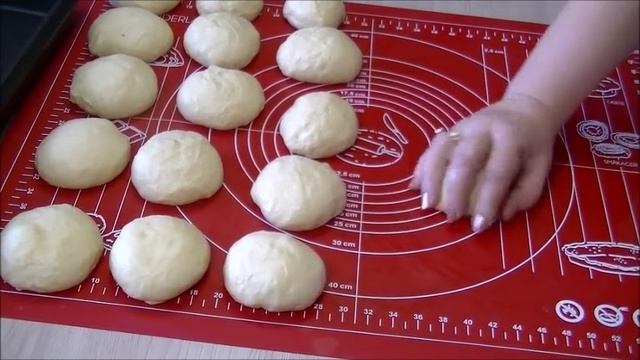 Ватрушки с повидлом и булочки с посыпкой(штрейзель)