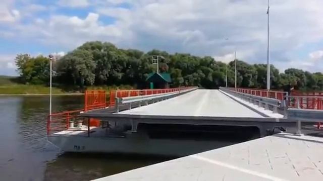 Пешеходный разводной понтонный мост, Коломна, Россия