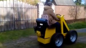 Бортоповоротный минитрактор на гидроприводе. Ход.