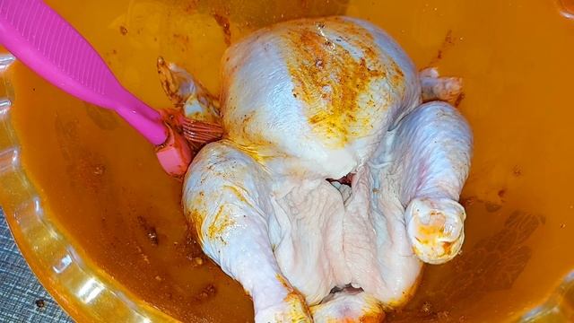 ЖАРЕНАЯ КУРИЦА В ДУХОВКЕ. ОЧЕНЬ ВКУСНАЯ, СОЧНАЯ И С ЗОЛОТИСТОЙ КОРОЧКОЙ. смотреть онлайн
