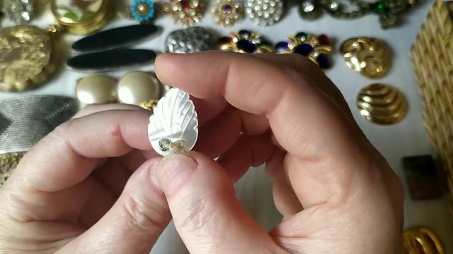 133. Распаковка лота с винтажными зажимами для обуви, шарфа и платья смотреть онлайн