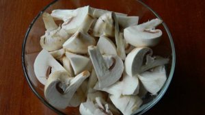 Кролик с шампиньонами в сметане