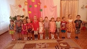 В нашем саду листопад