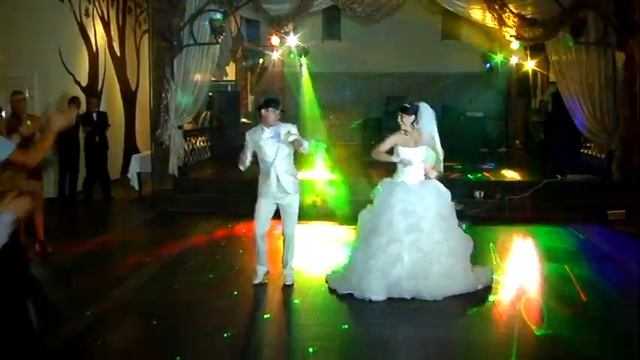 Первый свадебный танец Евгения и Елены 11.08.2012 смотреть онлайн