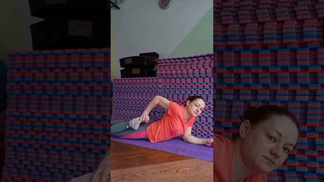 шалабхасана (упрощённый вариант) , бхекасана, бхарадваджасана I. освоение асан йоги. прогибы в йоге смотреть онлайн