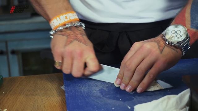 Андрей Ургант готовит крем-суп #БЕШЕНАЯКУХНЯ #8 смотреть онлайн