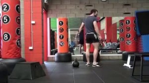 Приседания на одной ноге пистолетик