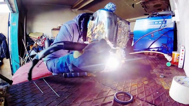 Крышка бензобака. Переделка и подготовка к гравировки.Сварка TIG. Часть 1 смотреть онлайн