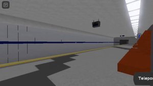 Два одинаковых поезда метро Варшавы встретились на станции в конце видео