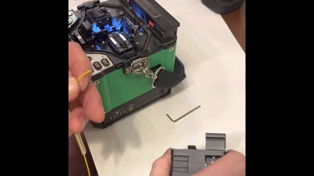 Сварщик оптоволокна со стажем 27 лет. Как надо варить, а не ломать. смотреть онлайн