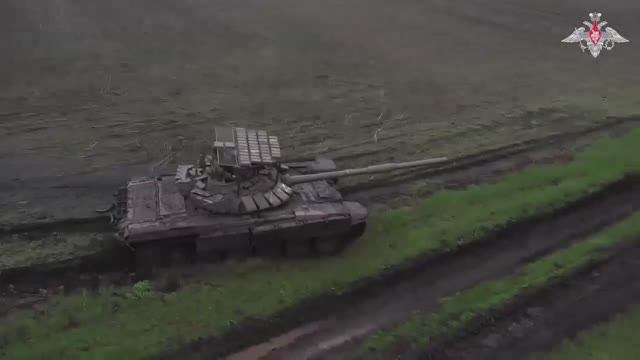 Российские танкисты используют козырьки с динамической защитой «Контакт-1»