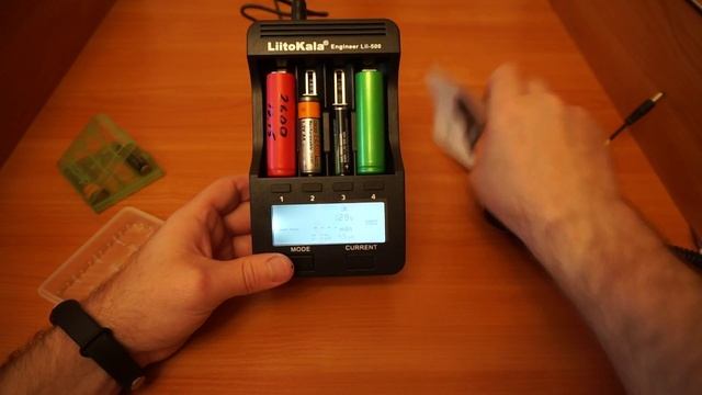 Liitokala Lii-500 Battery Charger смотреть онлайн