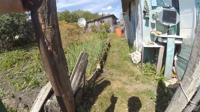 Устал косить траву, но один столбик из земли вытянул смотреть онлайн