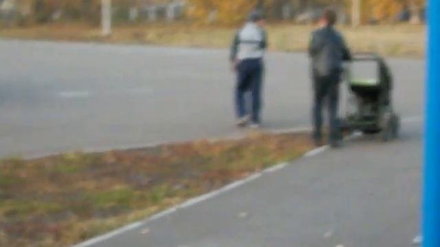 Прогулка на коляске) о чудо, он ходит!!!))
