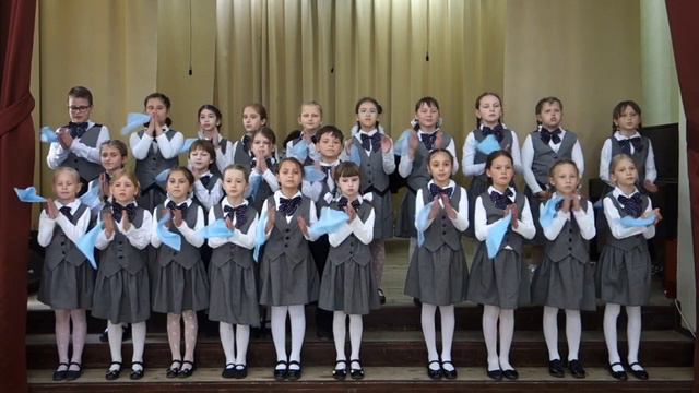 Младший хор «Камертон» – А. Ростовская «Ехала деревня» из цикла «Три хора на народные тексты» смотреть онлайн