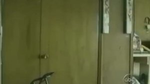 Упал со шкафа и зацепился труселямиD