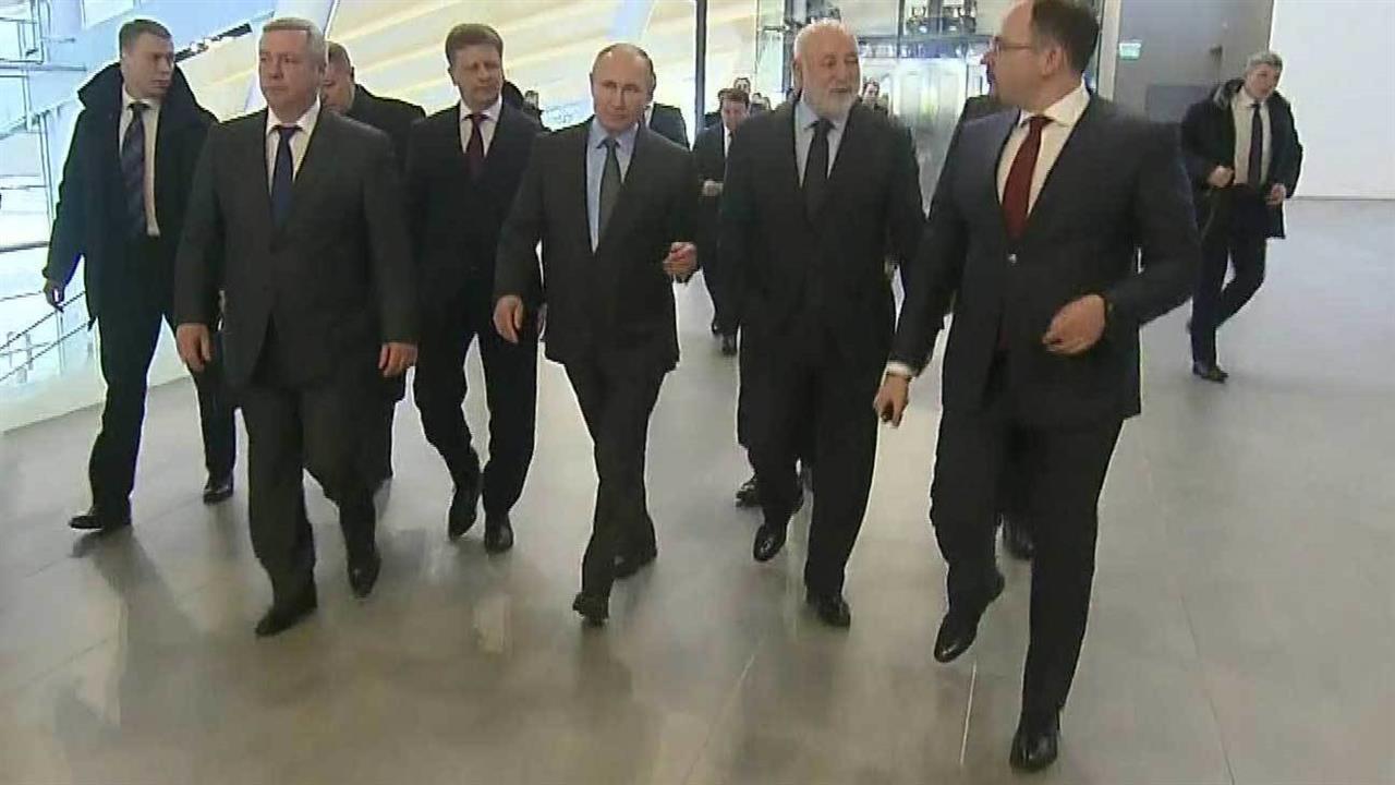 Владимир Путин прибыл в Ростов-на-Дону, чтобы посм...ак город готовится к чемпионату мира по футболу