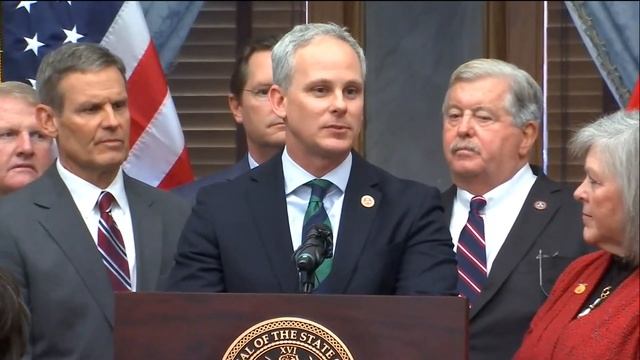 Tennessee Gov. Bill Lee announces his permitless gun carry legislation смотреть онлайн