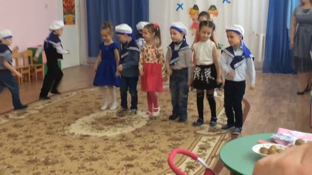 Танец «Капитан улыбнитесь» выступление в детском саду . смотреть онлайн