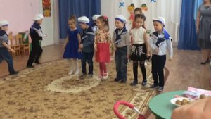 Танец «Капитан улыбнитесь» выступление в детском саду .
