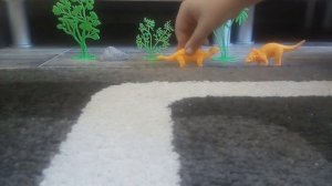 Динозавры играют в игры серия 4