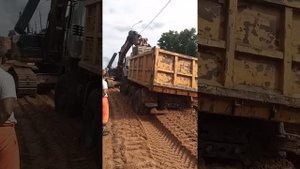 Застрял. Маз ( Вездеход 6517) немного провалился.