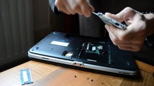 Inside Dell Vostro 1015 - Harddisk replacement and Memory Install( upgrade/replace) Video Guide