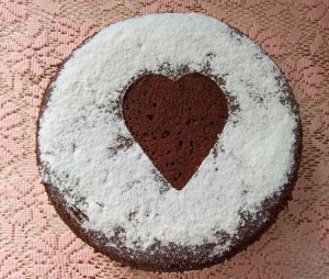 Пирог шоколадный с вишней в мультиварке. Рецепт выпечки.