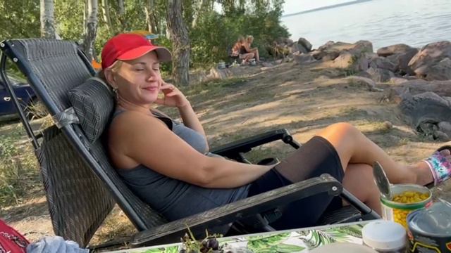 Выехали на отдых и рыбалку на реку Днепр-карась рвет поводки.