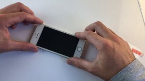 КАК НАКЛЕИТЬ ЗАЩИТНОЕ СТЕКЛО НА АЙФОН SE 2016