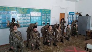 Одевание противогаза на поражённого