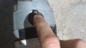 Как просверлить отверстие в кирпичной или бетонной стене без перфоратора