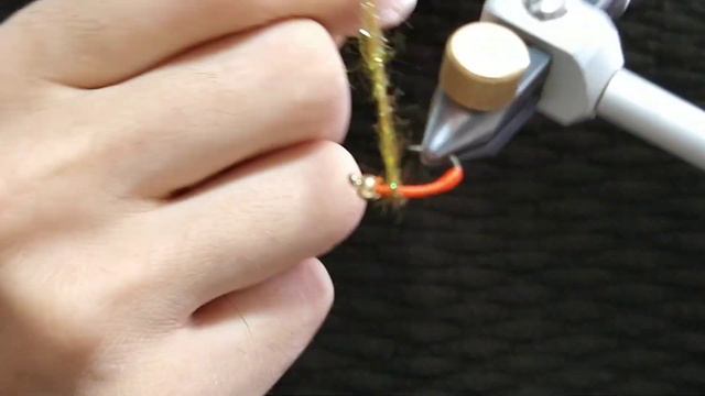 Ловчая мушка на хариуса и ленка, болото с ярко - оранжевой точкой атаки #мушка смотреть онлайн