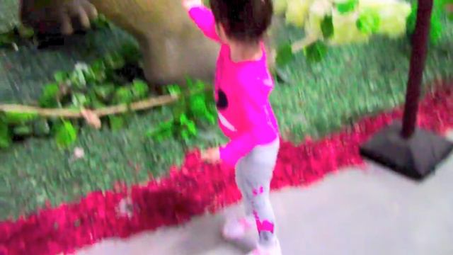 VLOG в динопарке РЕКС! Неожиданное приключение! смотреть онлайн