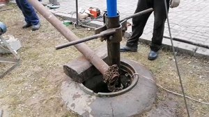 Скважина ударно канатное бурение с заменой металлической трубы на пластиковую нпвх. Г. Казань