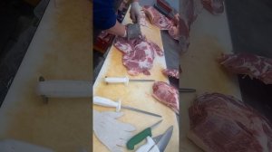 Разделка свинины. Мякоть лопаточная.