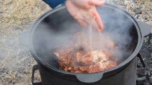 ТОМЛЕНЫЕ ГОВЯЖЬИ РЁБРА В КАЗАНЕ НА КОСТРЕ