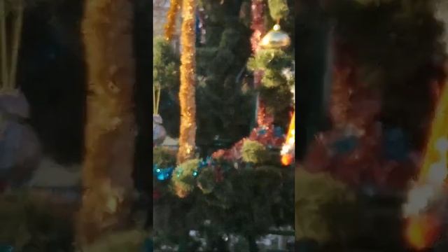 Новогодняя ёлка во дворе.6.12.20 год смотреть онлайн