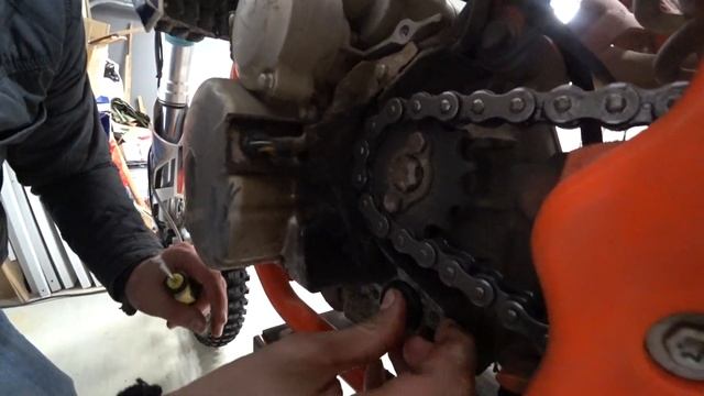 Замена вала КПП в 172FMM Avantis Enduro 250 смотреть онлайн