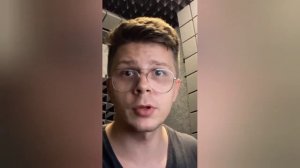 Оригинал мема "Всем привет, меня зовут Саша и я диктор канала Мастерская Настроения!"
