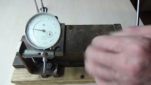 Приспособление для проверки погнутости клапанов