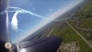 В небе пилотажная группа "Русь"