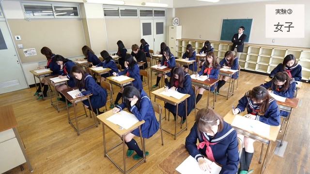 クラス全員水着の女子だったらテストの点数は上がる?下がる?