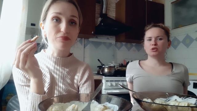 Двойной mukbang / Куриные пельмени смотреть онлайн