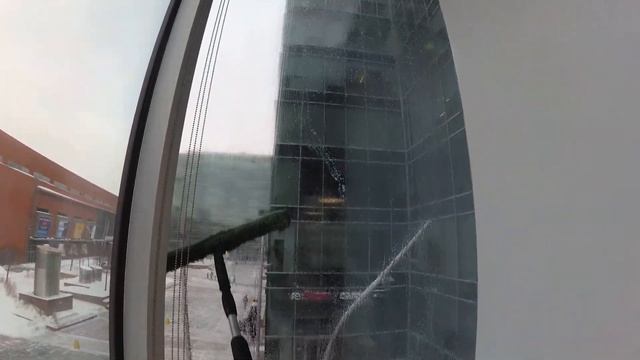 Как мыть окна.Moerman Excelerator 2 0 в ограниченном пространстве.